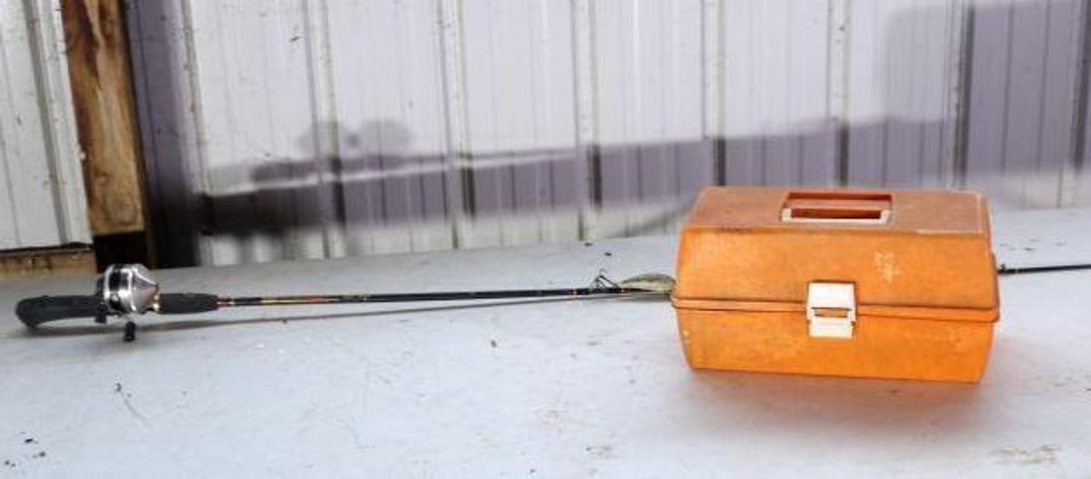 FISHING POLE & TACKLE  BOX