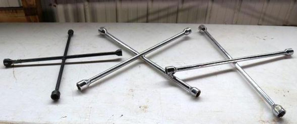 LUG WRENCHES
