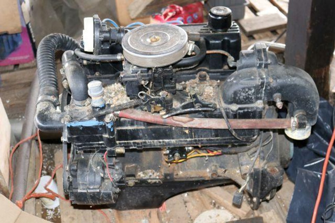 110 HP MERCRUISER ENGINE