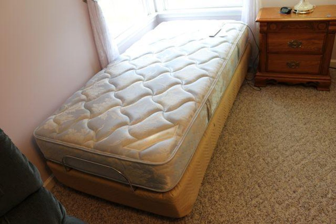 TWIN SIZE ADJUSTABLE BED