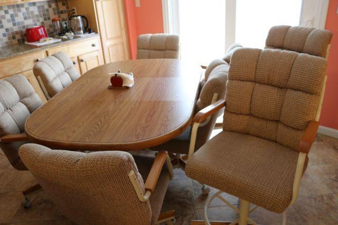 DINING TABLE & STOOLS