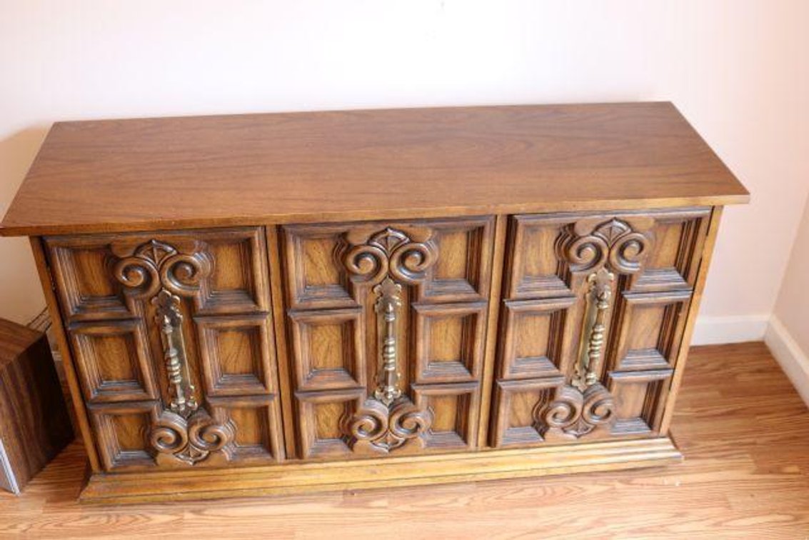VINTAGE SIDEBOARD CABINET