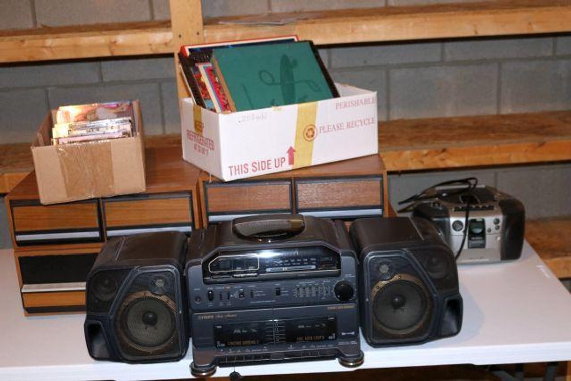 RADIOS & ALBUMS