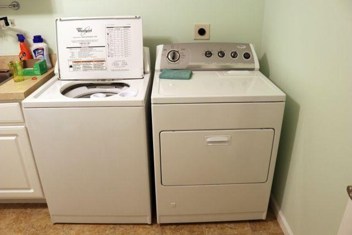 WHIRLPOOL WASHER & DRYER & CABINET