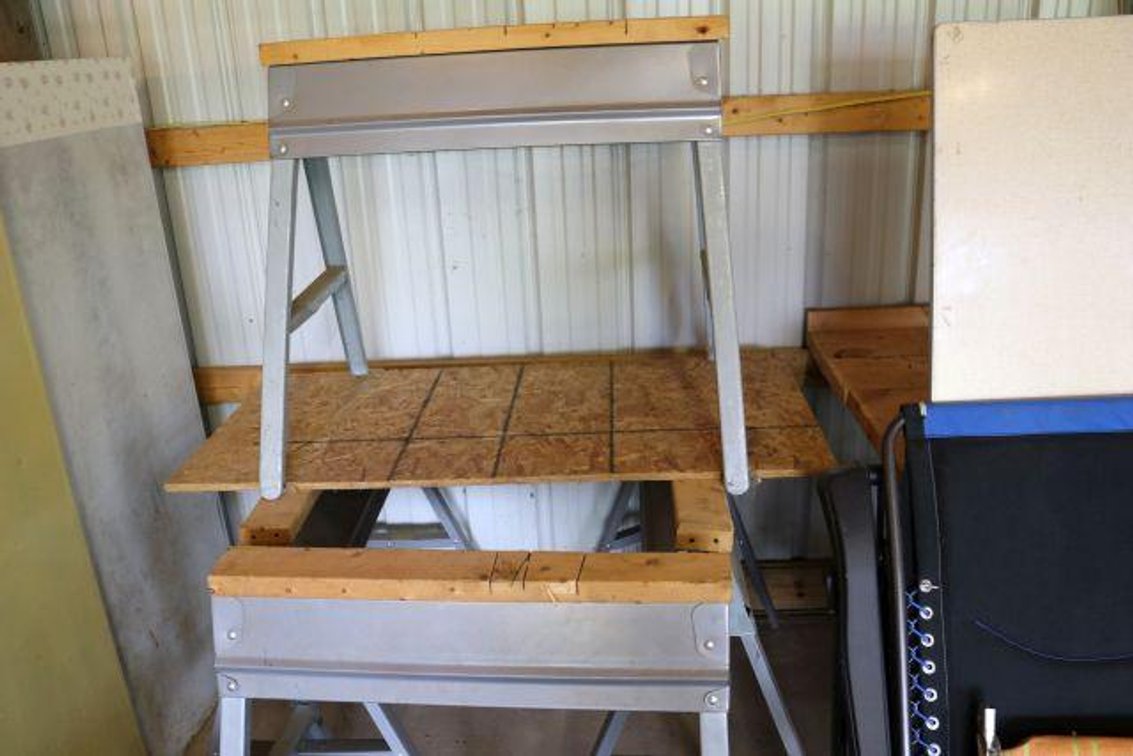 4 FOLDING SAWHORSES
