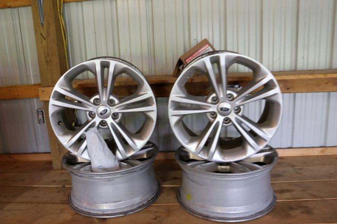 SET OF FORordD WHEELS