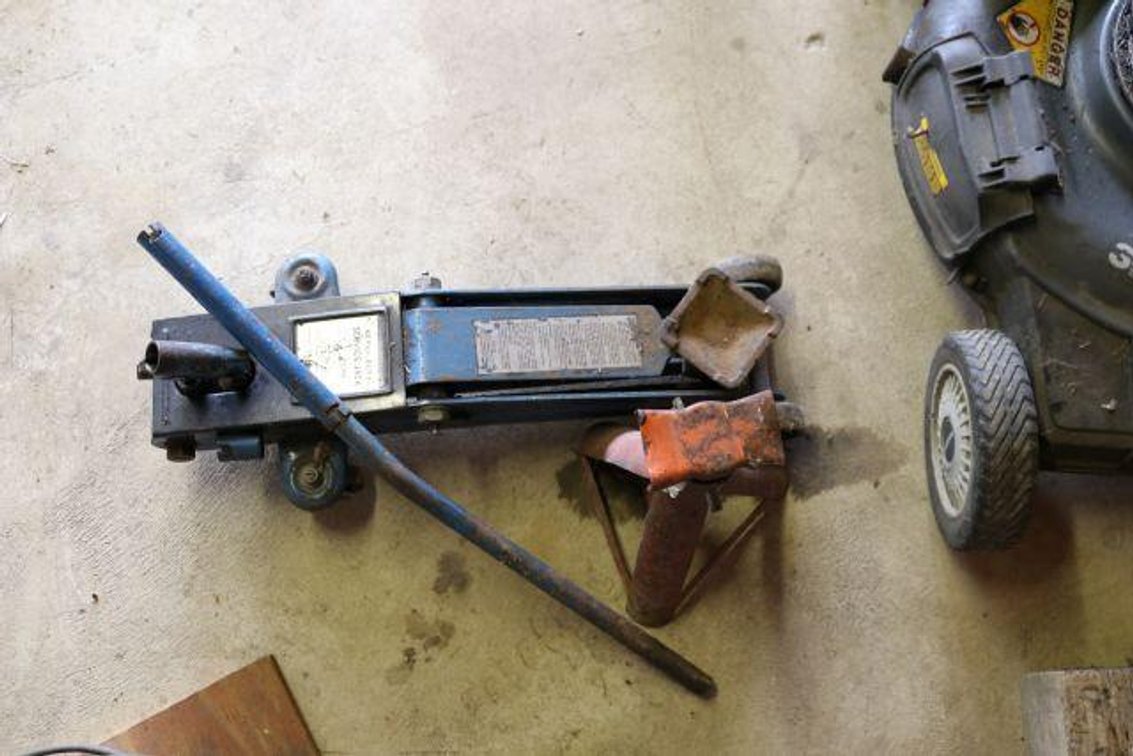 FLOOR JACK & STAND