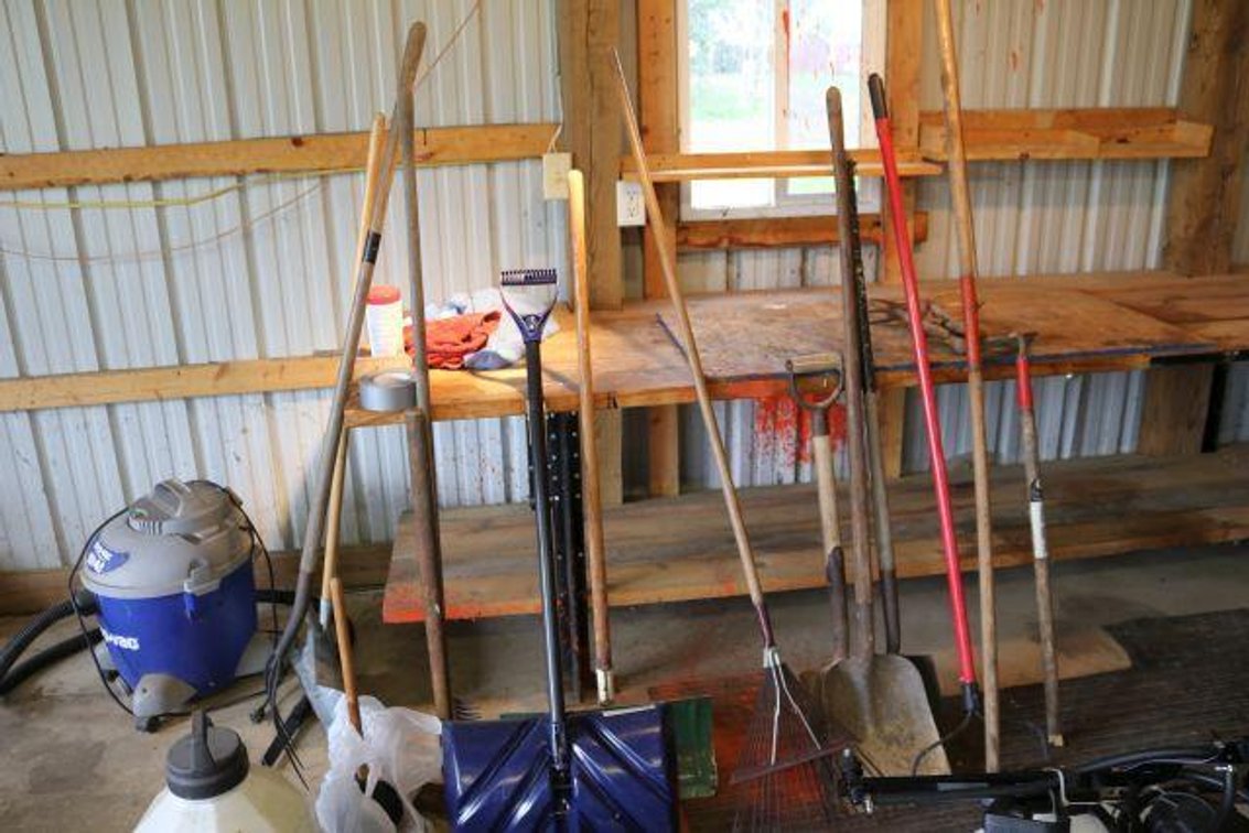 LONG HANDLE TOOLS & WET/DRY VAC