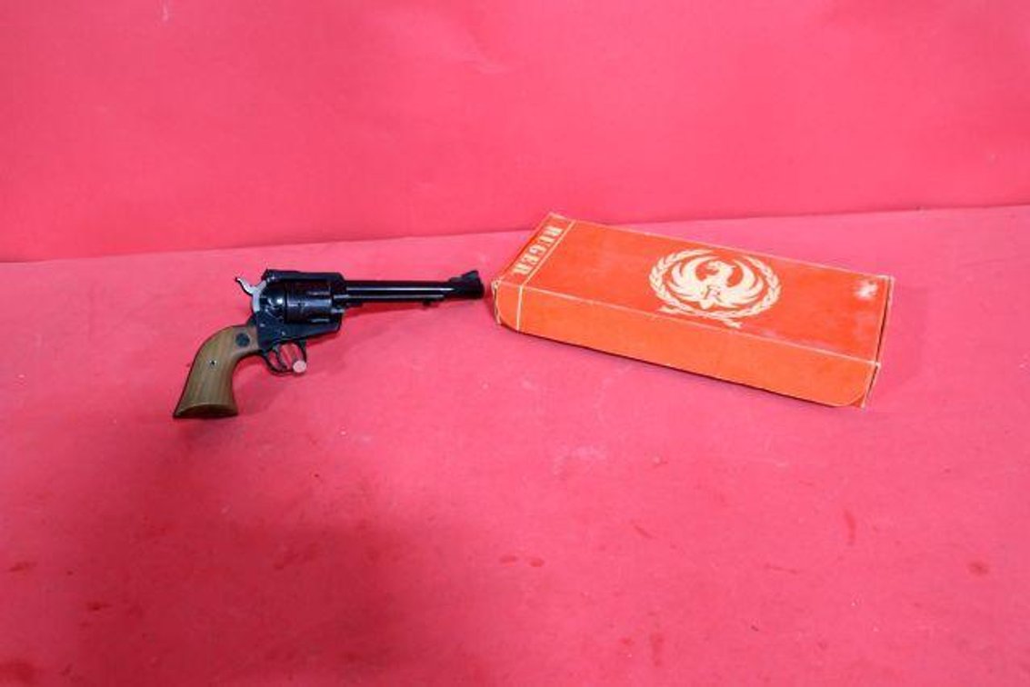 RUGER BLACKHAWK 357 REVOLVER