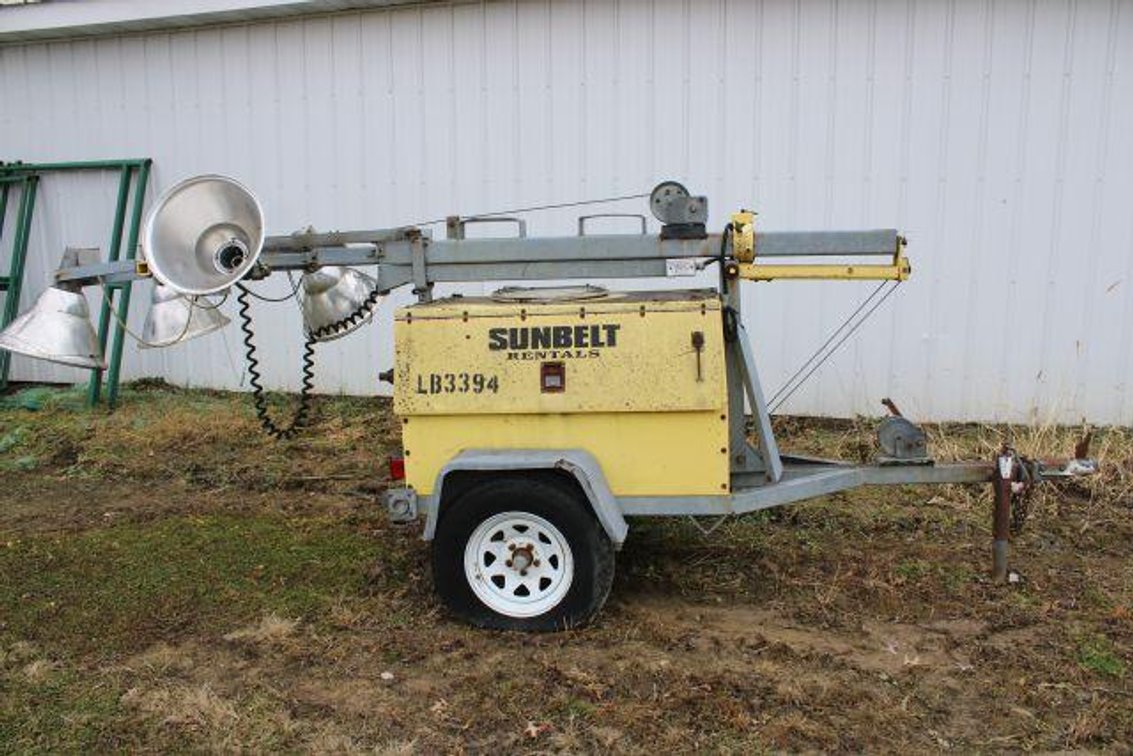 NON-RUNNING SPECIALTY LIGHTING INC PORTABLE TOWER LIGHTS 