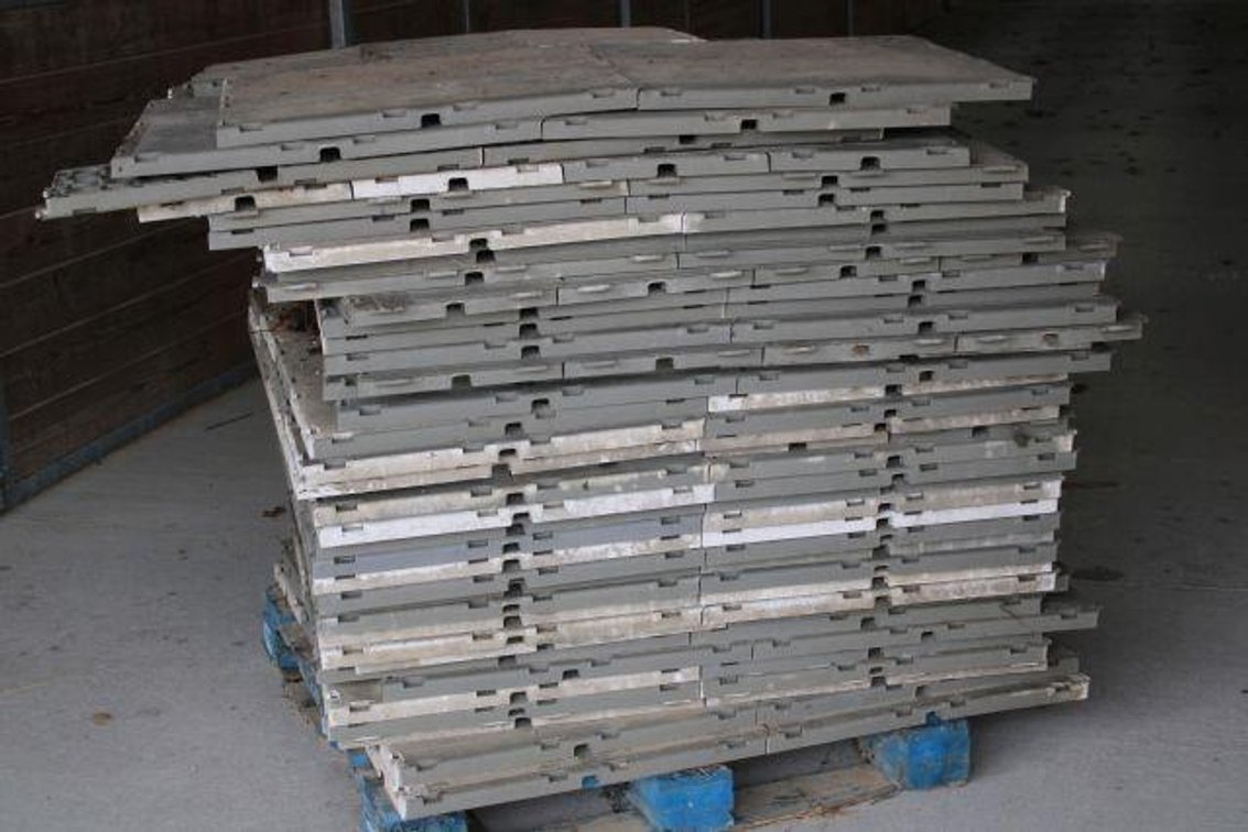 EVENT DECK SNAP TOGETHER FLOORING 