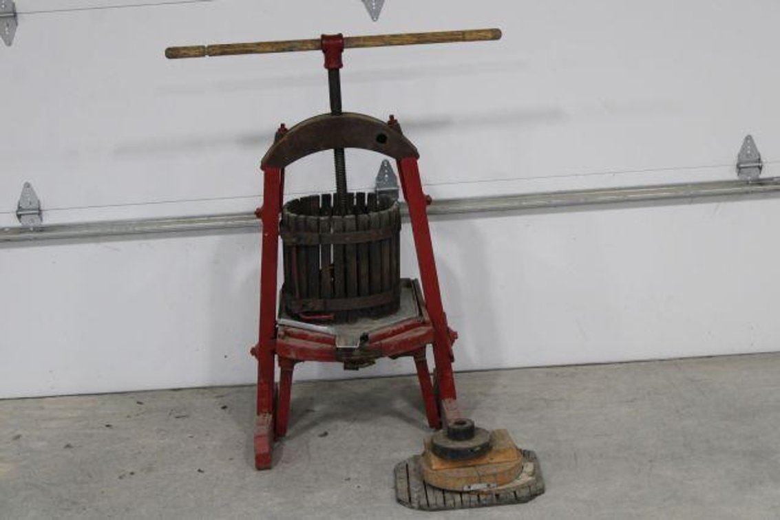 VINTAGE JUICER 