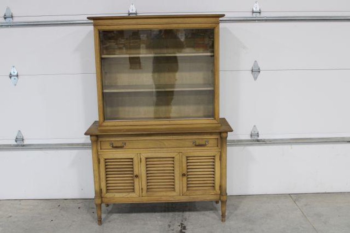 CHINA CABINET 