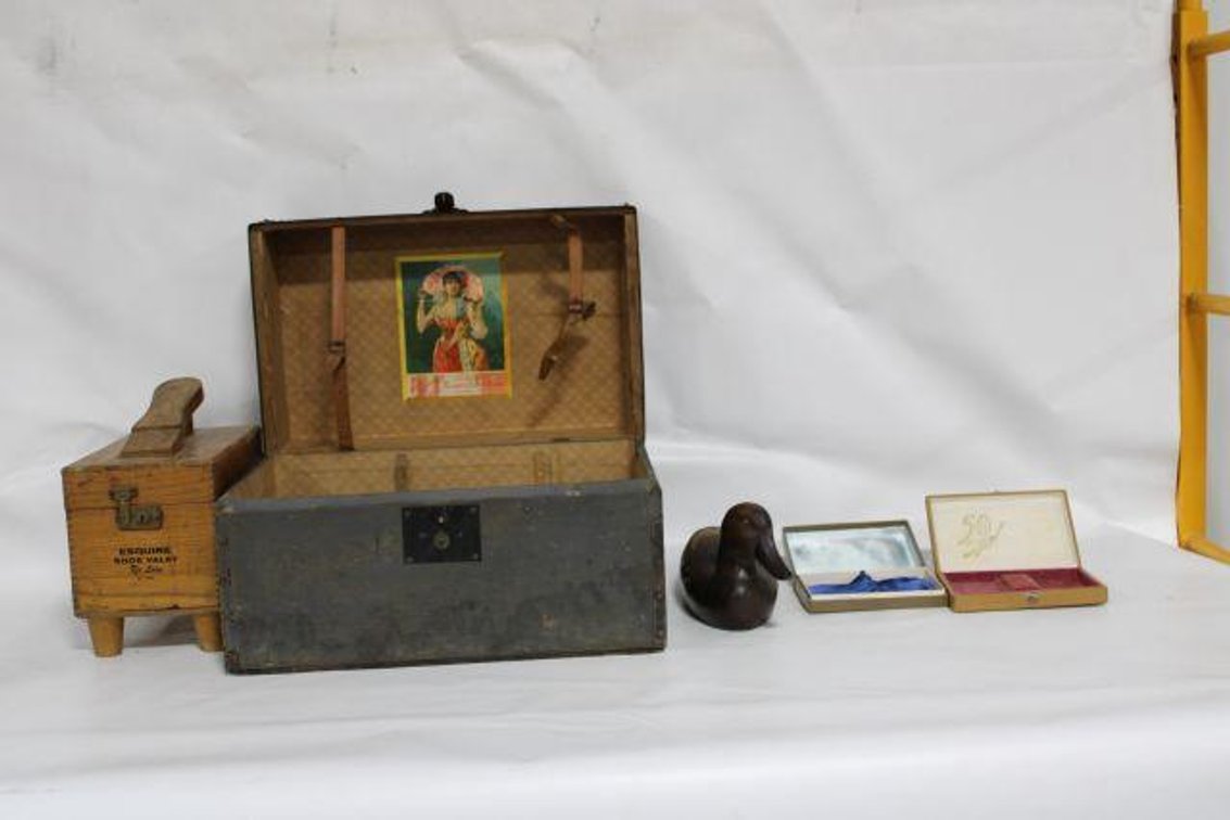 VINTAGE CASE, ESQUIRE SHOE VALET BOX, ETC