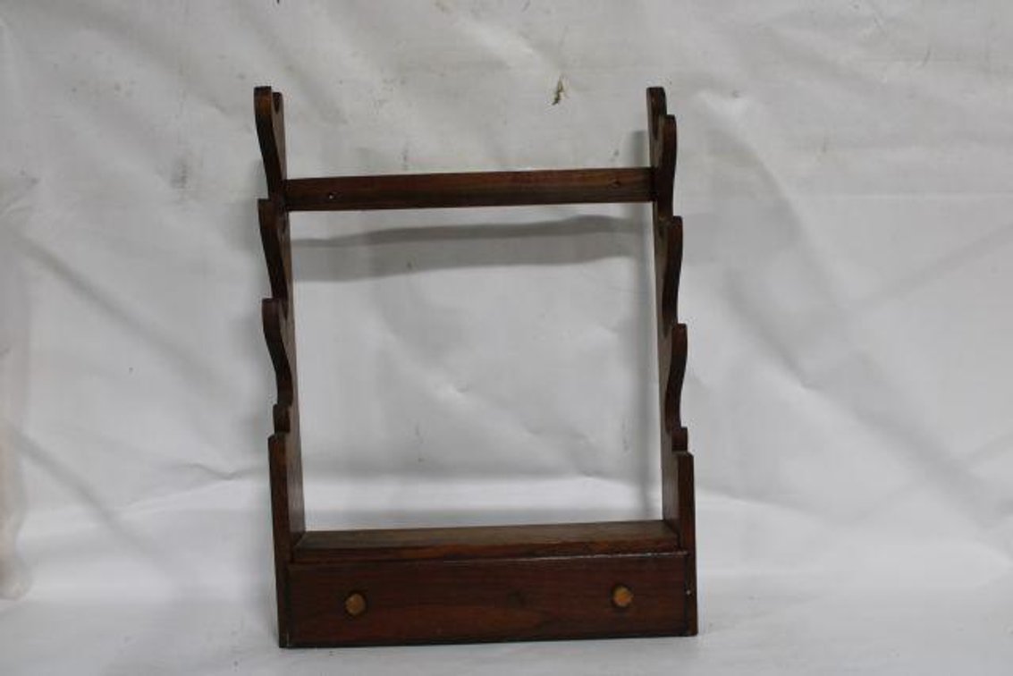 GUN RACK AND FISHING LINE