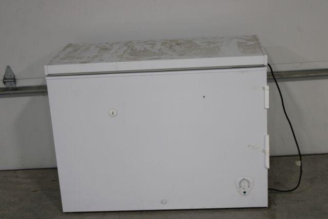 FRIGIDAIRE CHEST FREEZER