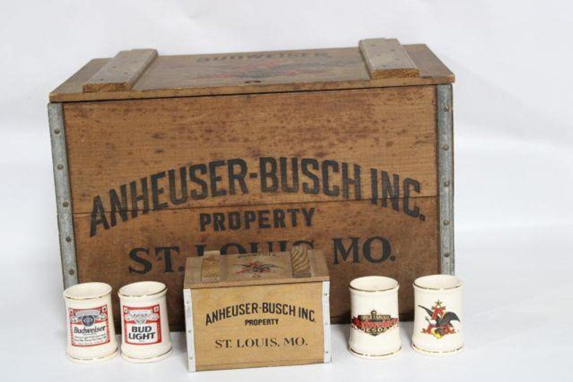 VINTAGE ANHEUSER-BUCSH BOX