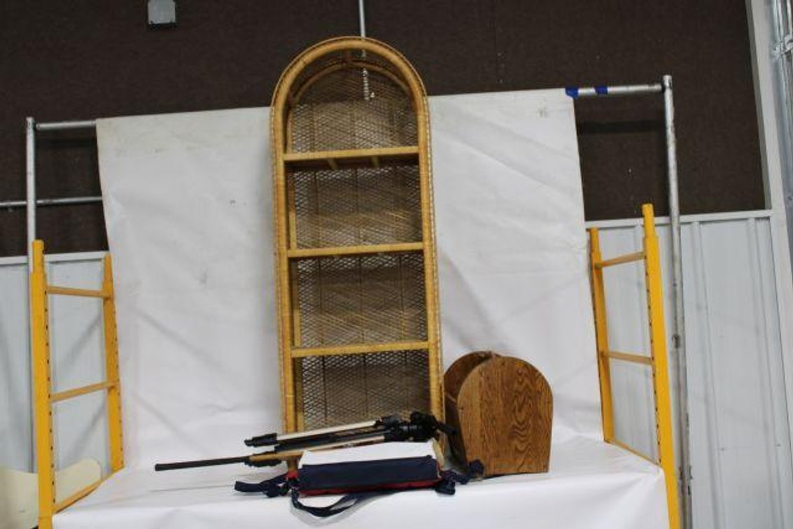 WICKER DISPLAY SHELF, MAGAZINE ORGANIZER, ETC