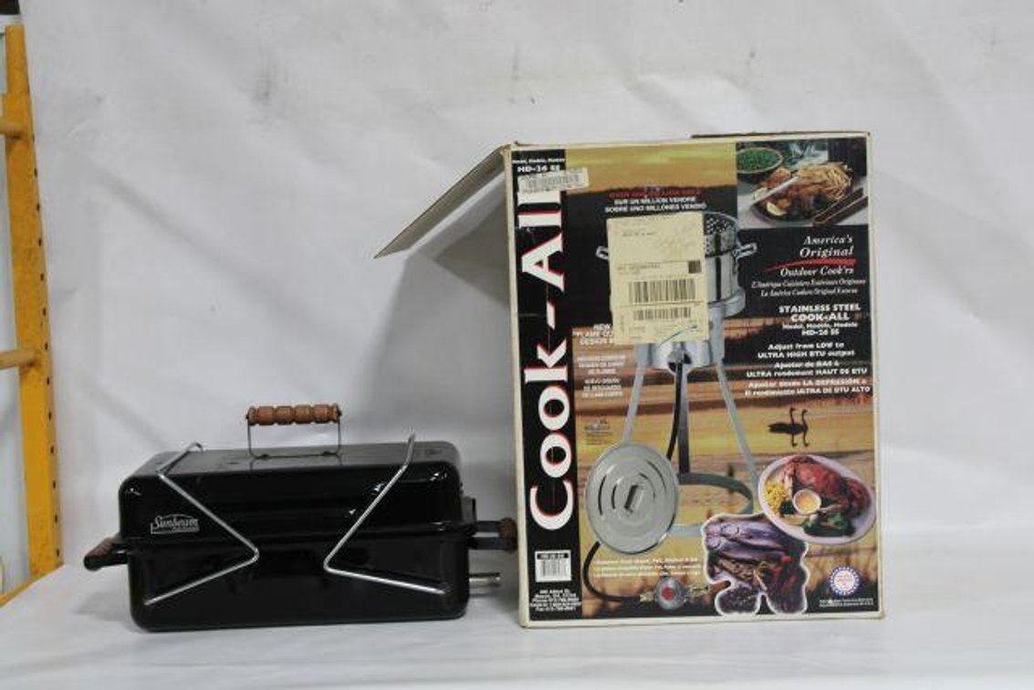 PROPANE FRYER AND LITTLE GRILL