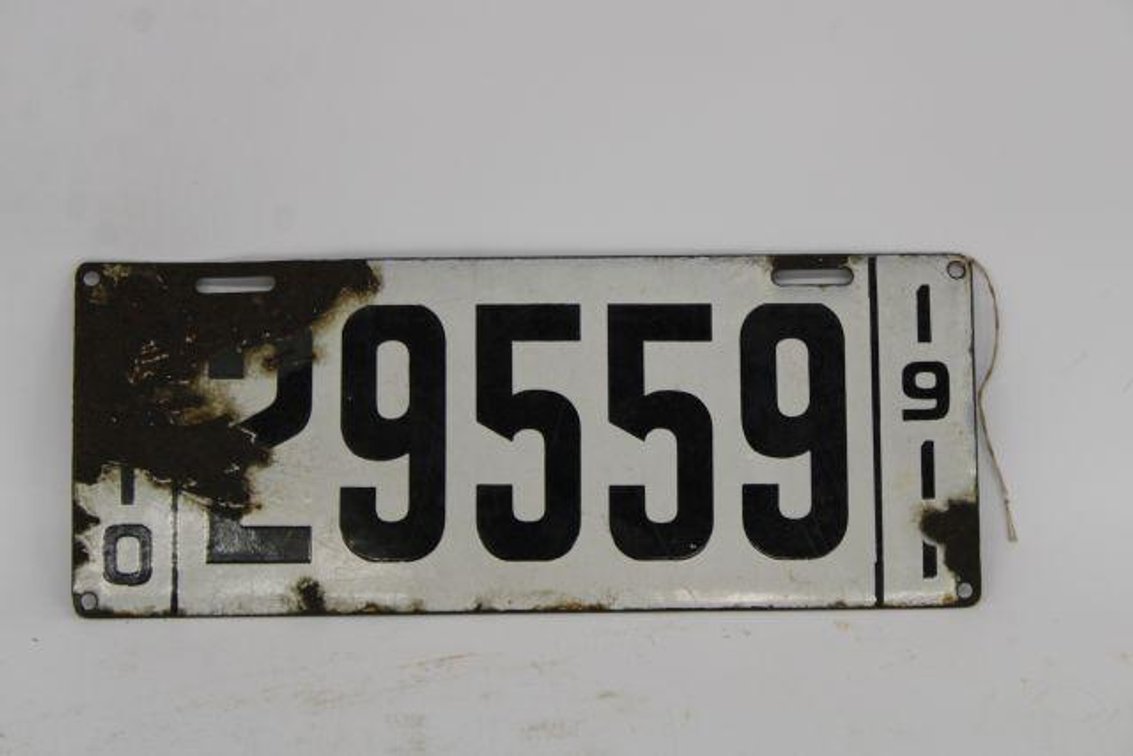 ANTIQUE 1911 ENAMELED OHIO LICENSE PLATE