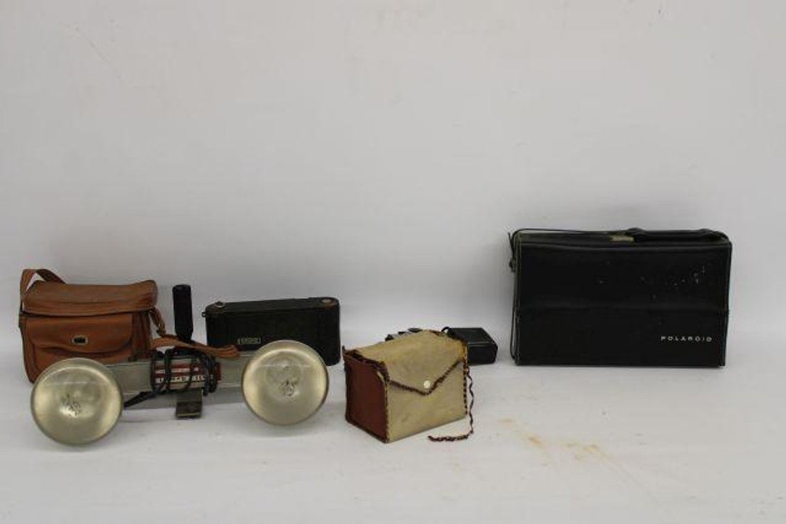 VINTAGE PHOTOGRAPHY EQUIPMENT 