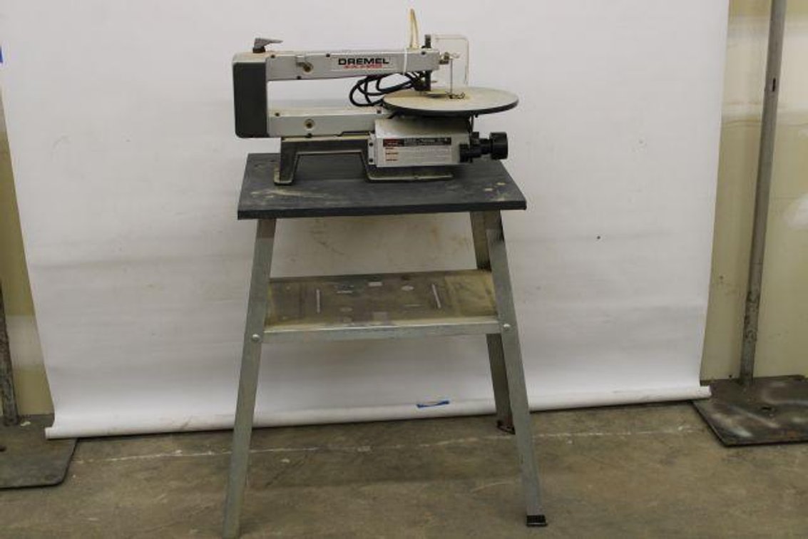 DREMEL 16" SCROLL SAW AND TABLE