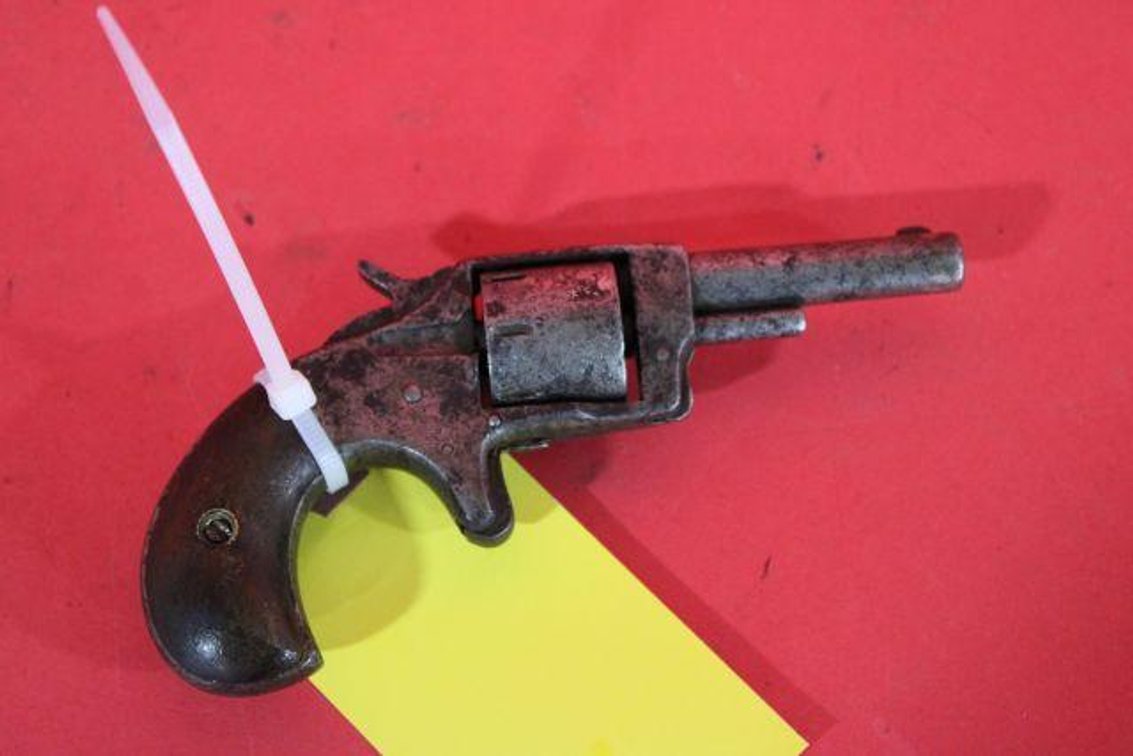 OLD POCKET REVOLVER 
