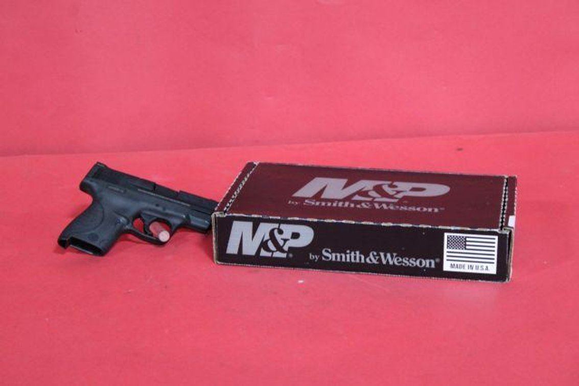 SMITH AND WESSON M&P 40 SHIELD 