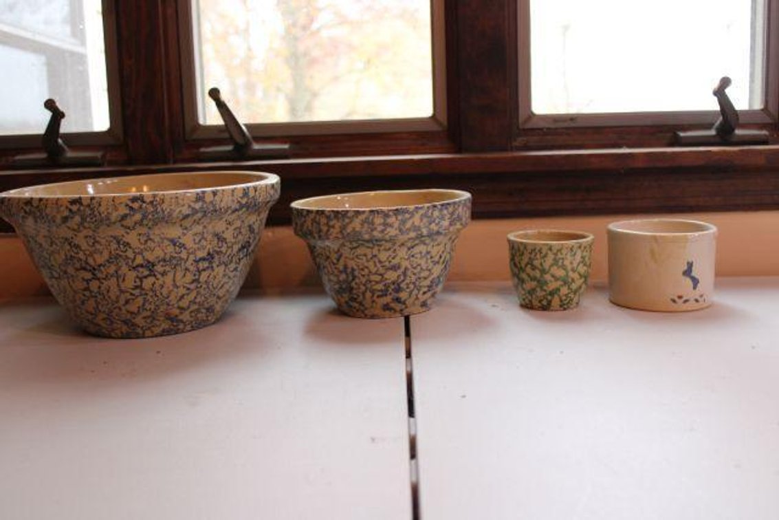 ROSEVILLE SPONGEWARE BOWLS