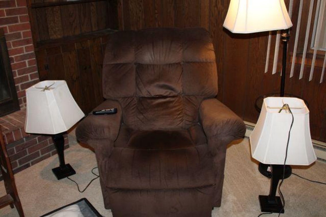 GOLDEN LIFT ASSISTED ELECTRIC RECLINER 