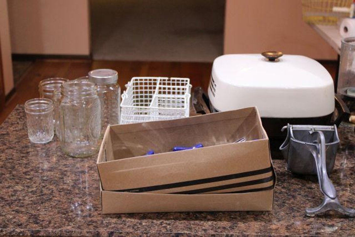 KITCHEN COUNTERTOP CONTENTS 