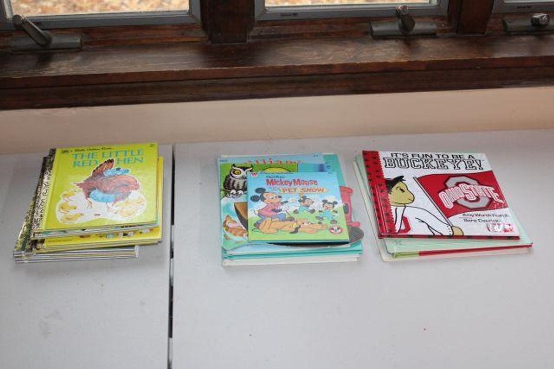CHILDRENS BOOKS