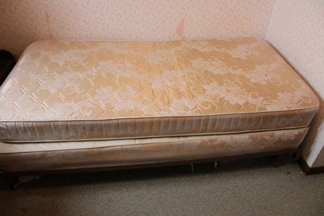 ROOM CONTENTS 