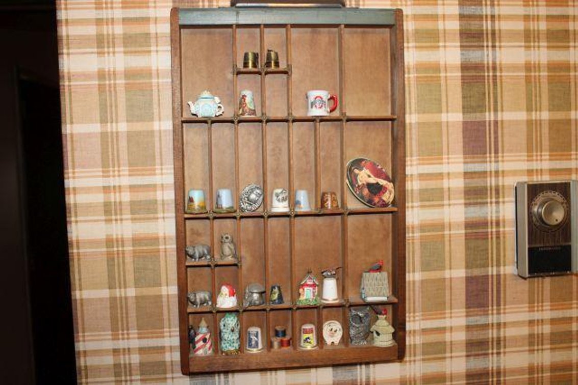 KNICK KNACK DISPLAY