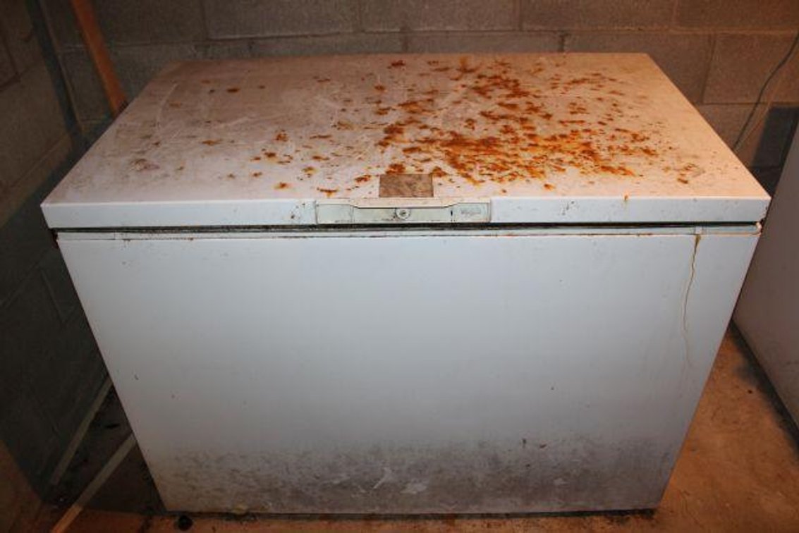 WHIRLPOOL CHEST FREEZER