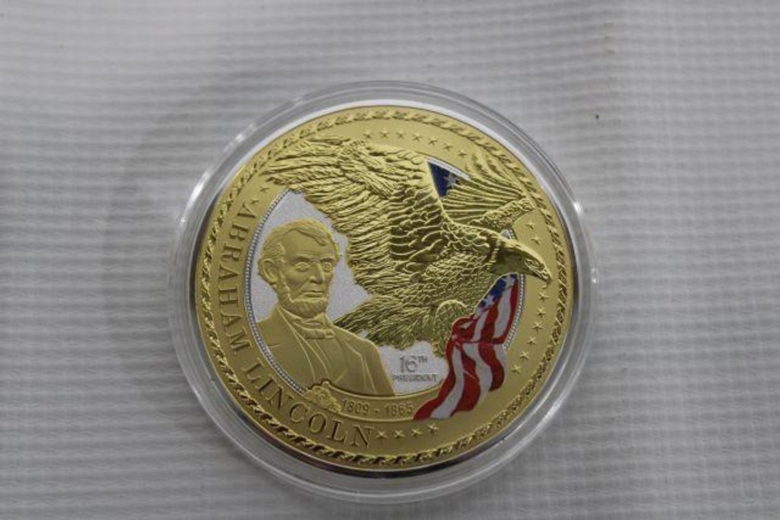 LARGE ABRAHAM LINCOLN COIN