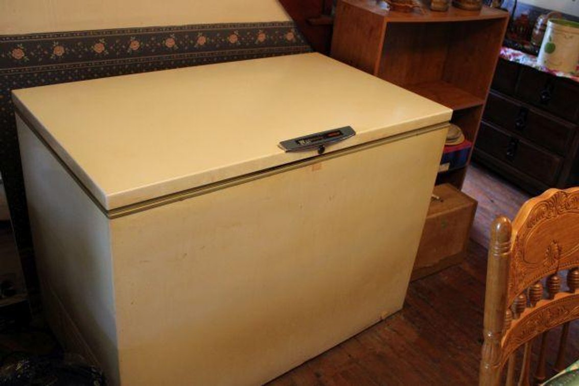 WHITE WESTINGHOUSE DEEP FREEZER 