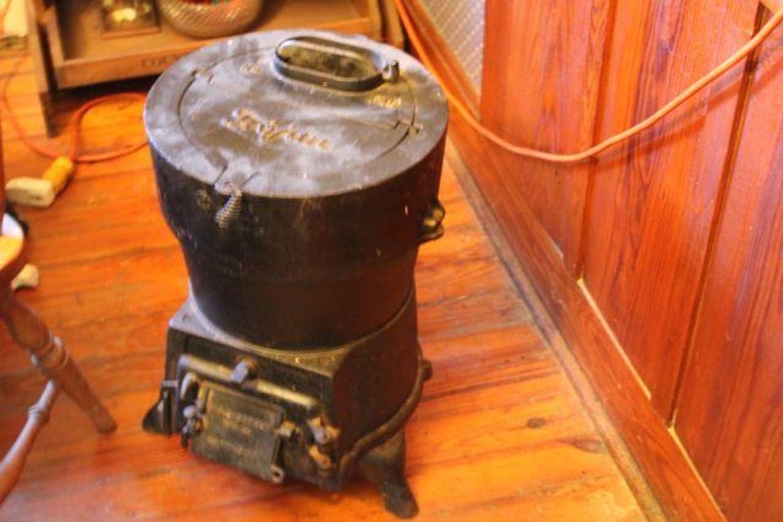 TROJAN NO 42 CAST IRON STOVE