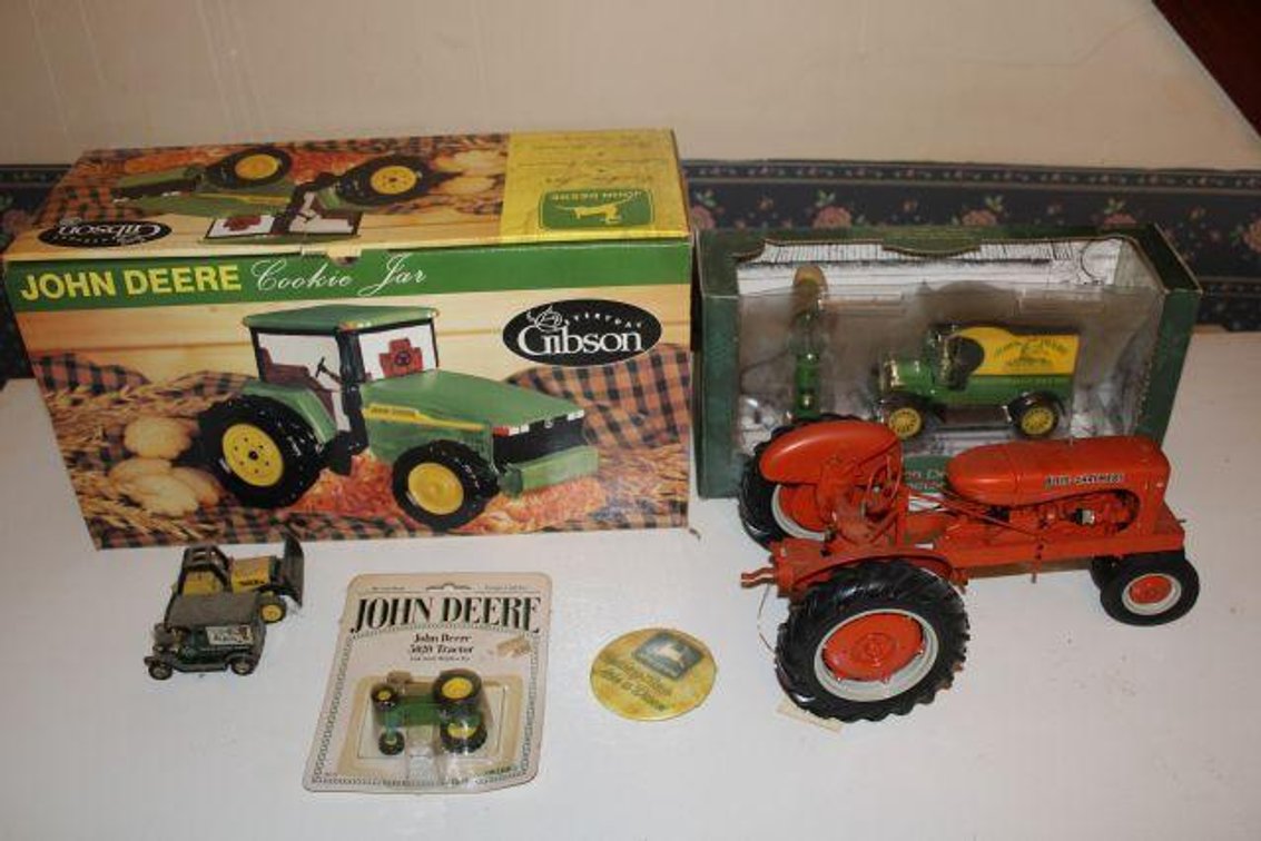 TRACTOR COLLECTIBLES