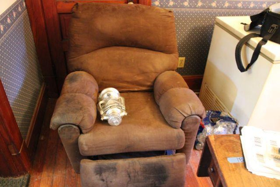 LIVING ROOM FURNITURE 