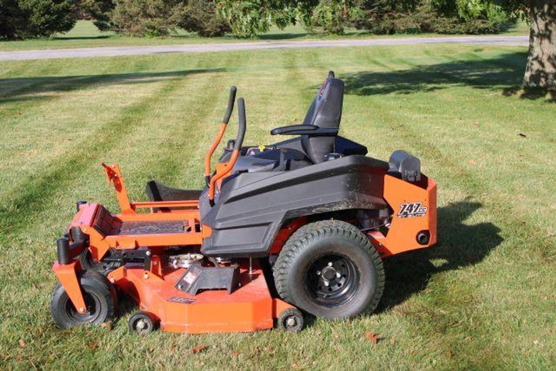 BAD BOY 747 ZT ELITE ZERO TURN MOWER