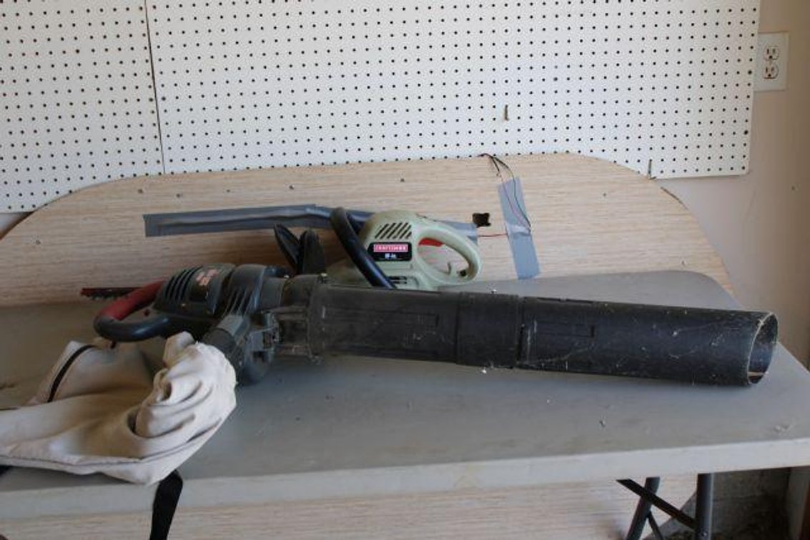 ELECTRIC LEAF BLOWER AND HEDGE TRIMMERS 