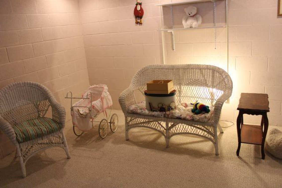 ROOM CONTENTS