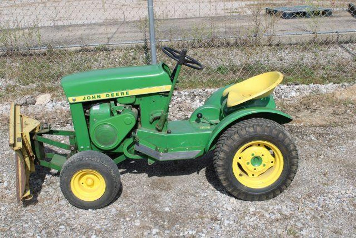 JOHN DEERE 110 YARD TRACTOR W/ BLADE