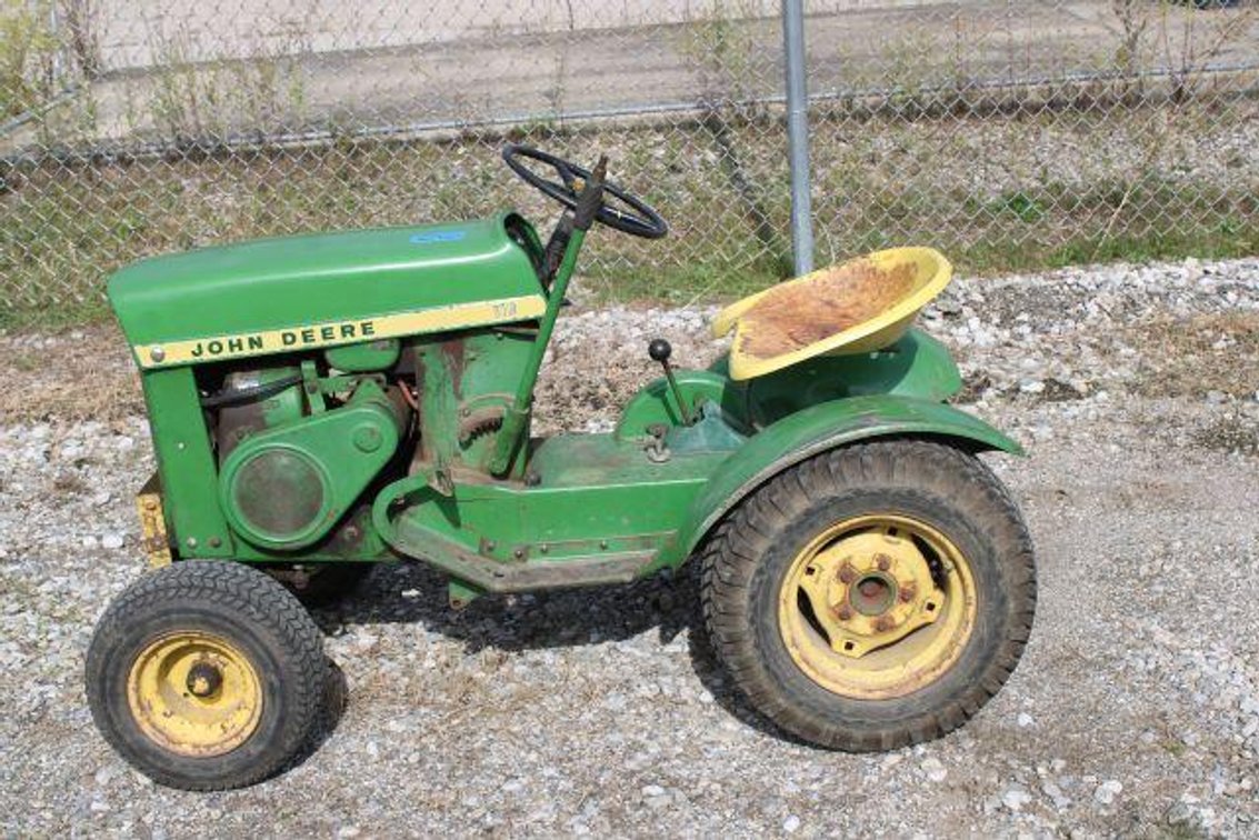 JOHN DEERE 110 YARD TRACTOR