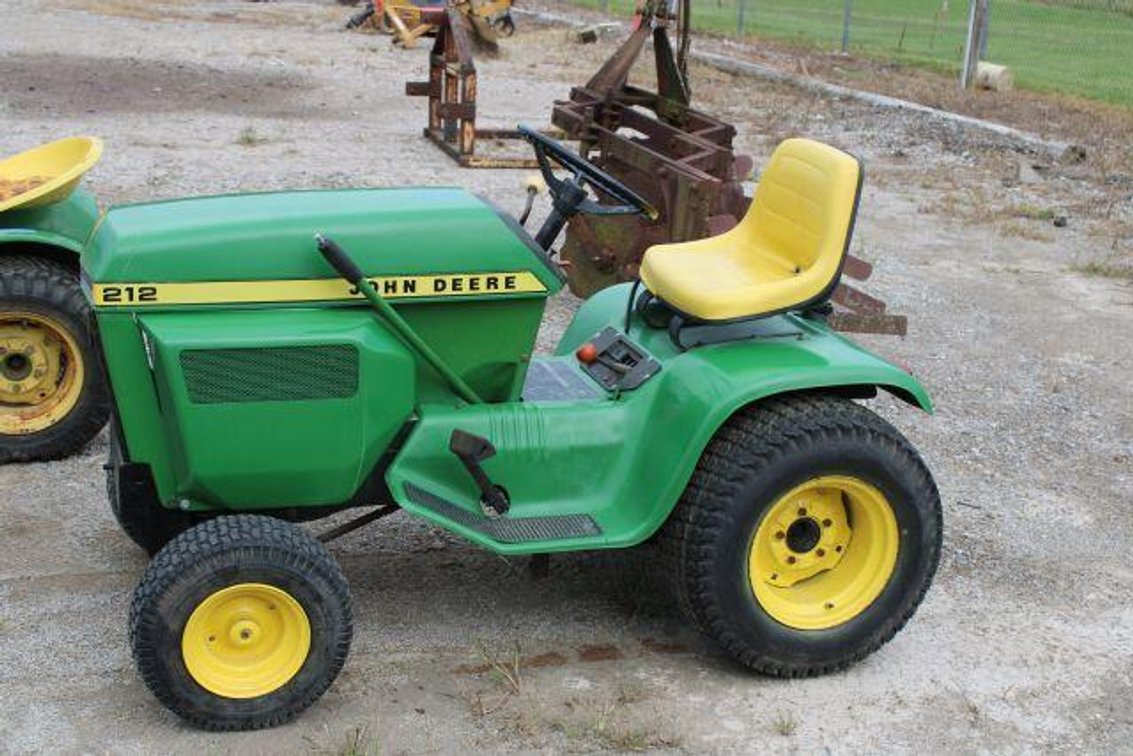 JOHN DEERE 212 MOWER 