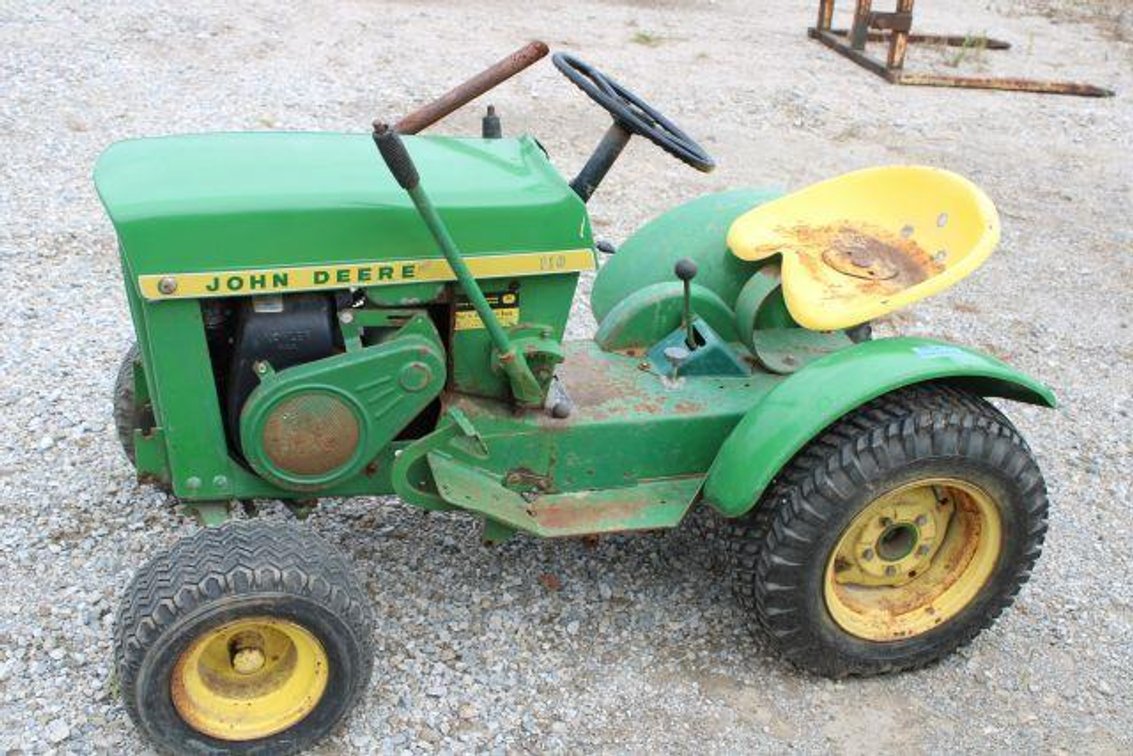 JOHN DEERE 110 YARD TRACTOR