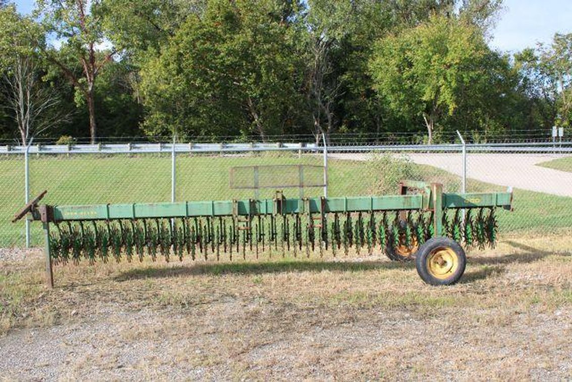 JOHN DEERE EO400 ROTARY HOE