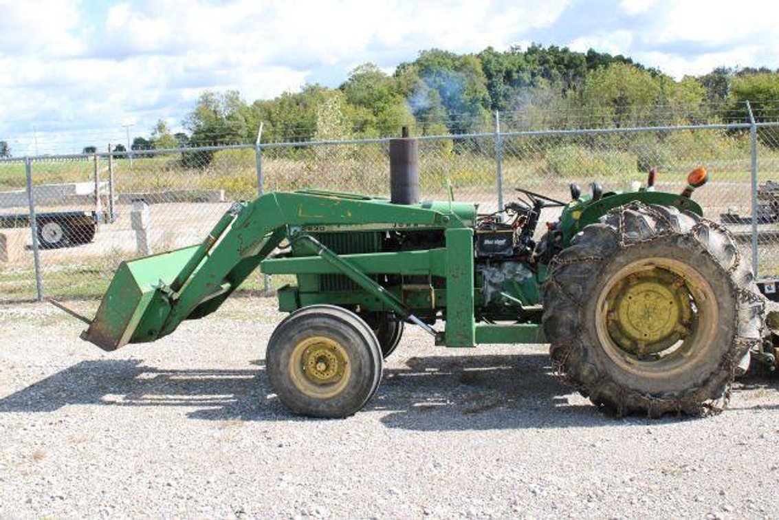 JOHN DEERE 2630 TRACTOR W/ FRONT END LOADER
