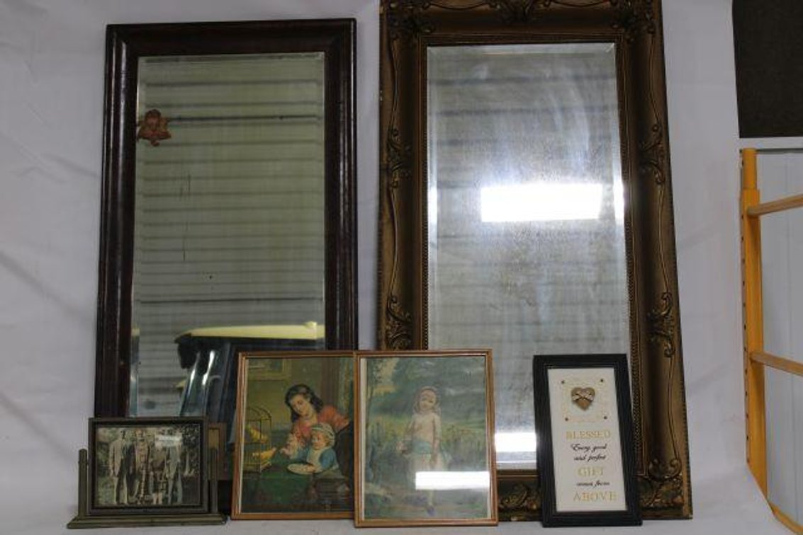 PICTURE FRAMES AND MIRRORS